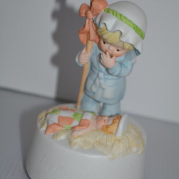 VTG Willitts The First Noel Baby Jesus Manger Christmas Rotating Music Box 6" - Picture 2 of 10